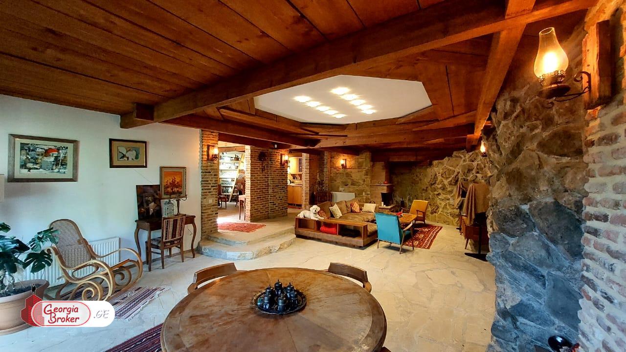 nearly repaired 8-room house for rent